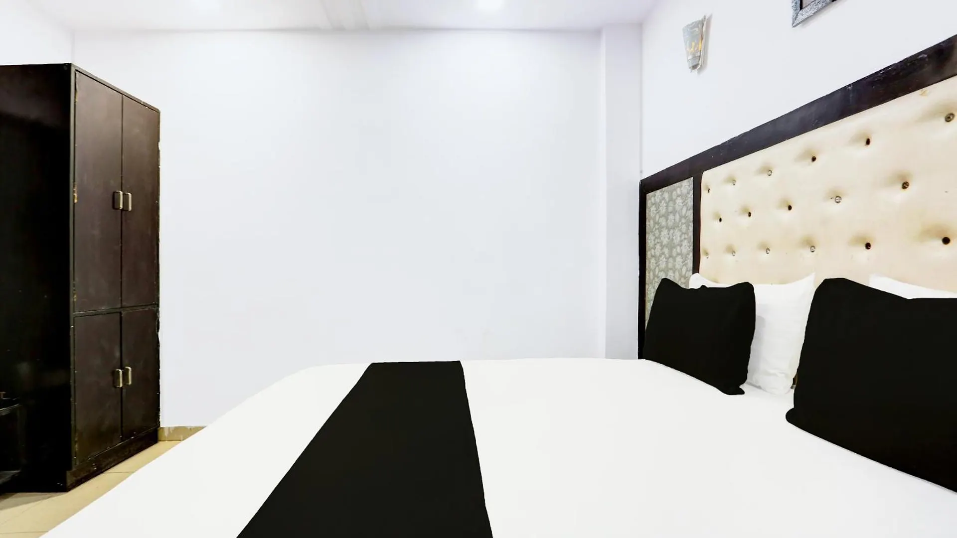 Hotel O Grandfather Tajganj
