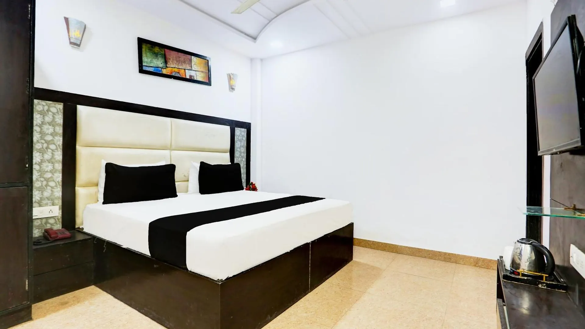 Hotel O Grandfather Tajganj 3*,  India