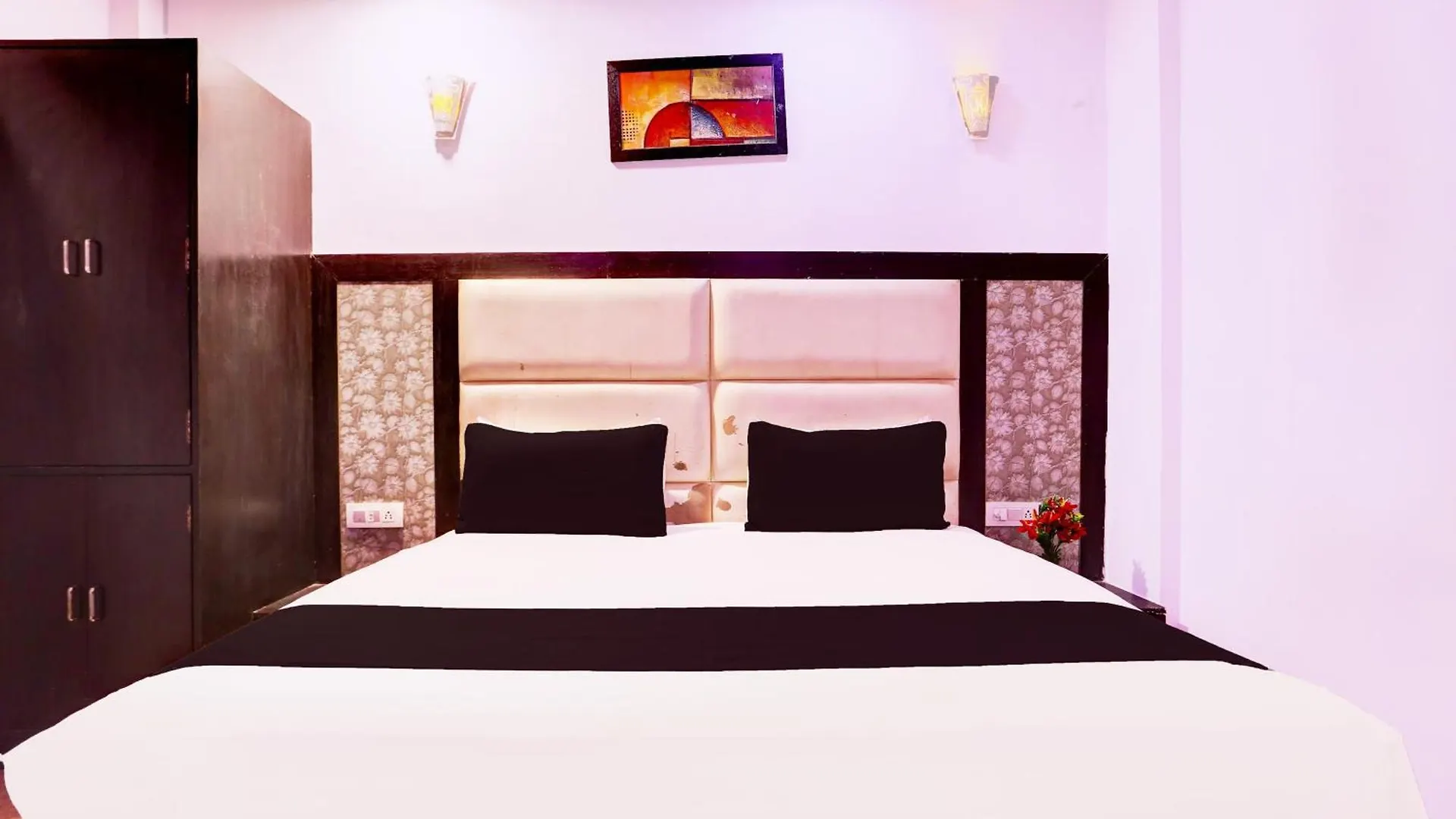 Hotel O Grandfather Tajganj 3*,  India