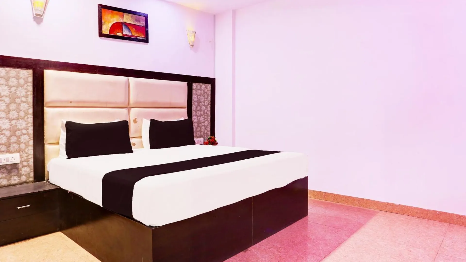Hotel O Grandfather Tajganj India