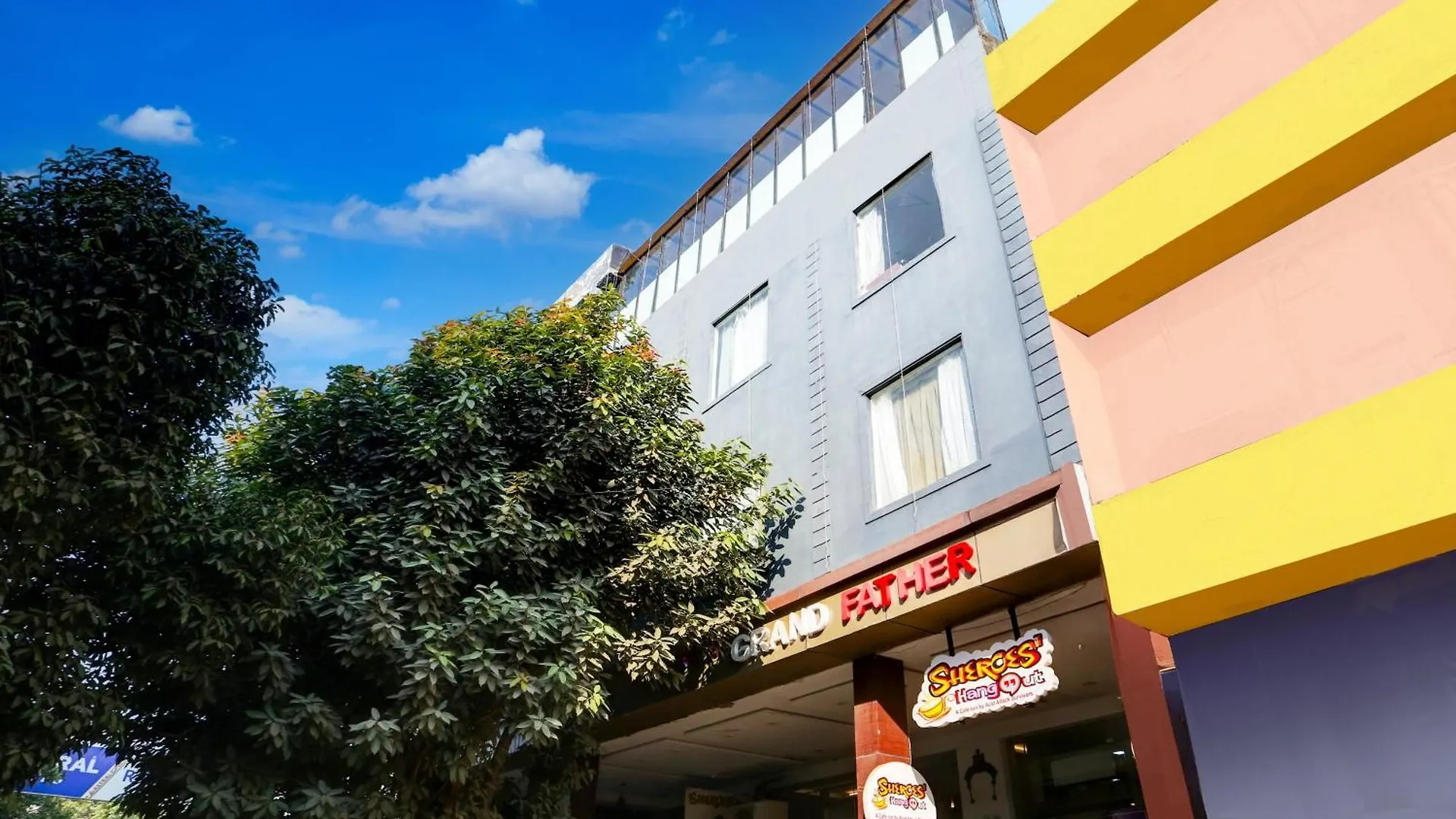 Hotel O Grandfather Tajganj