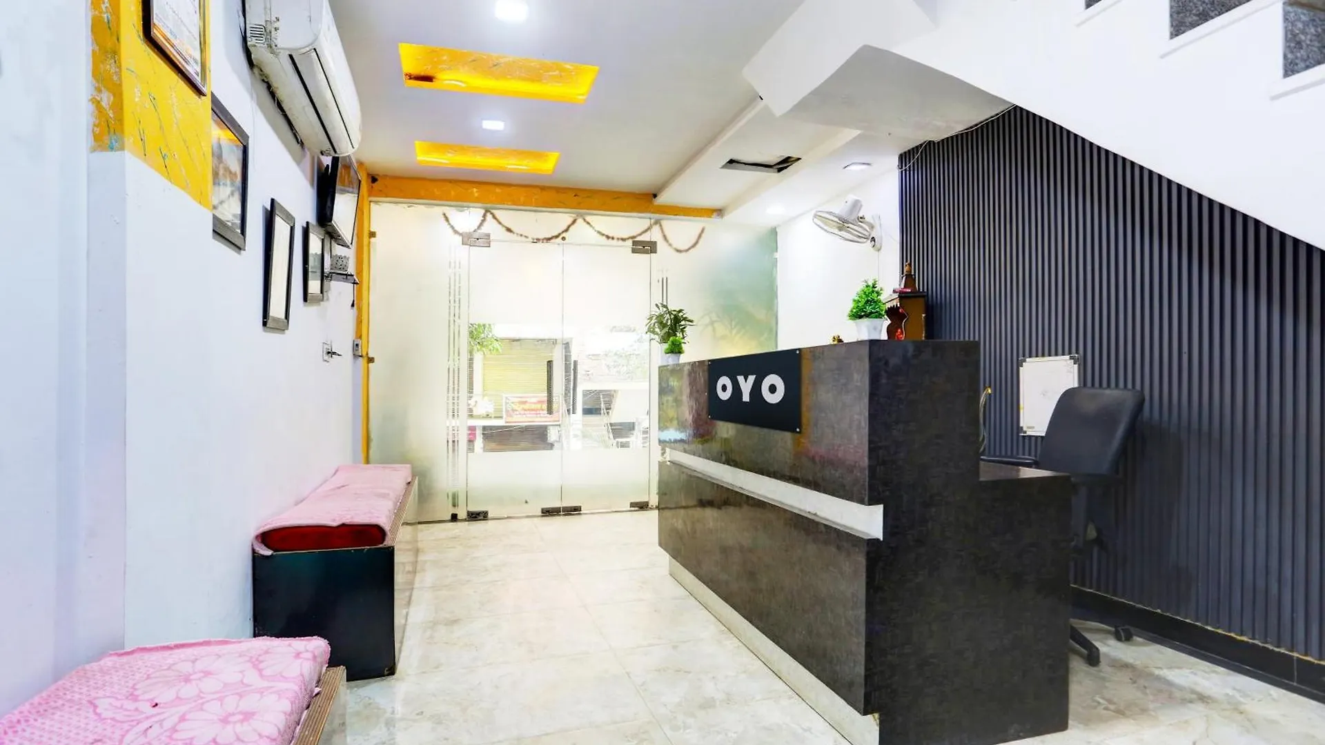 Hotel O Grandfather Tajganj 3*,