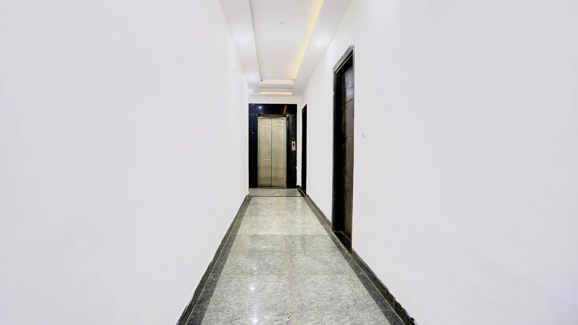 Hotel O Grandfather Tajganj