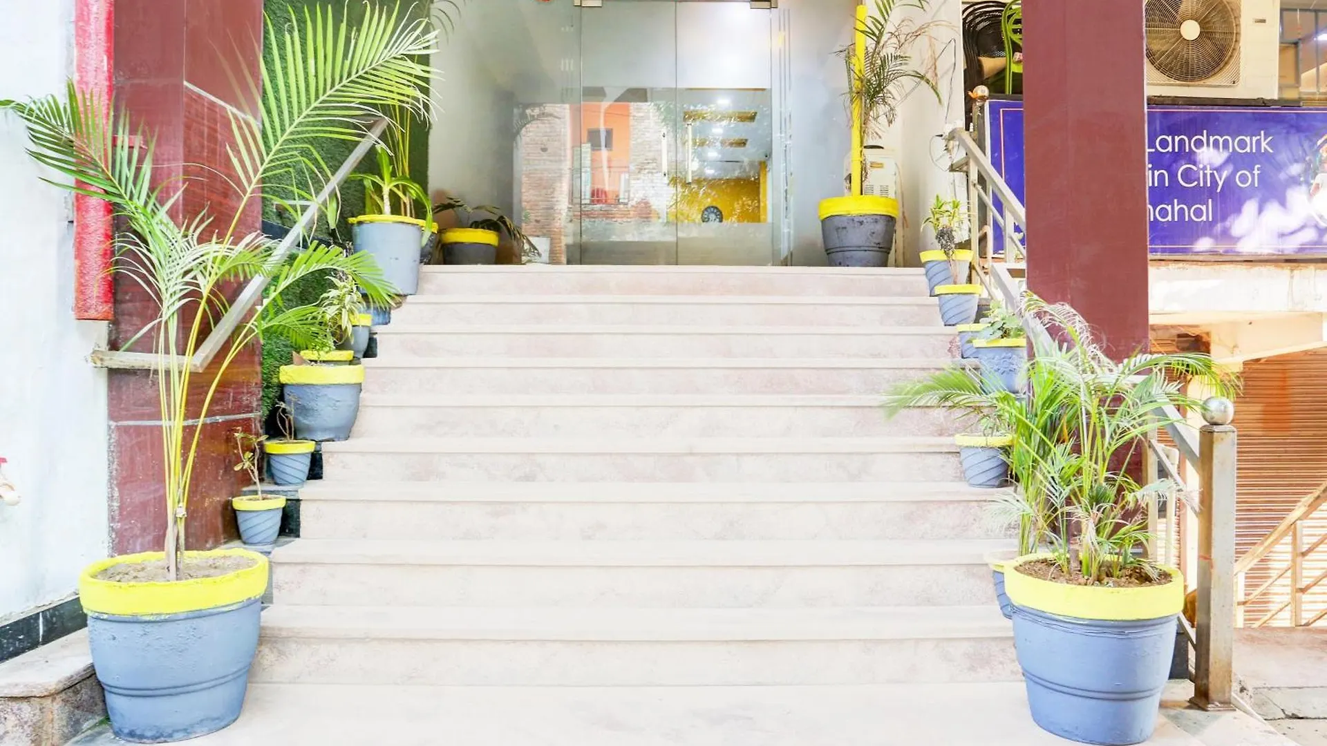 Hotel O Grandfather Tajganj