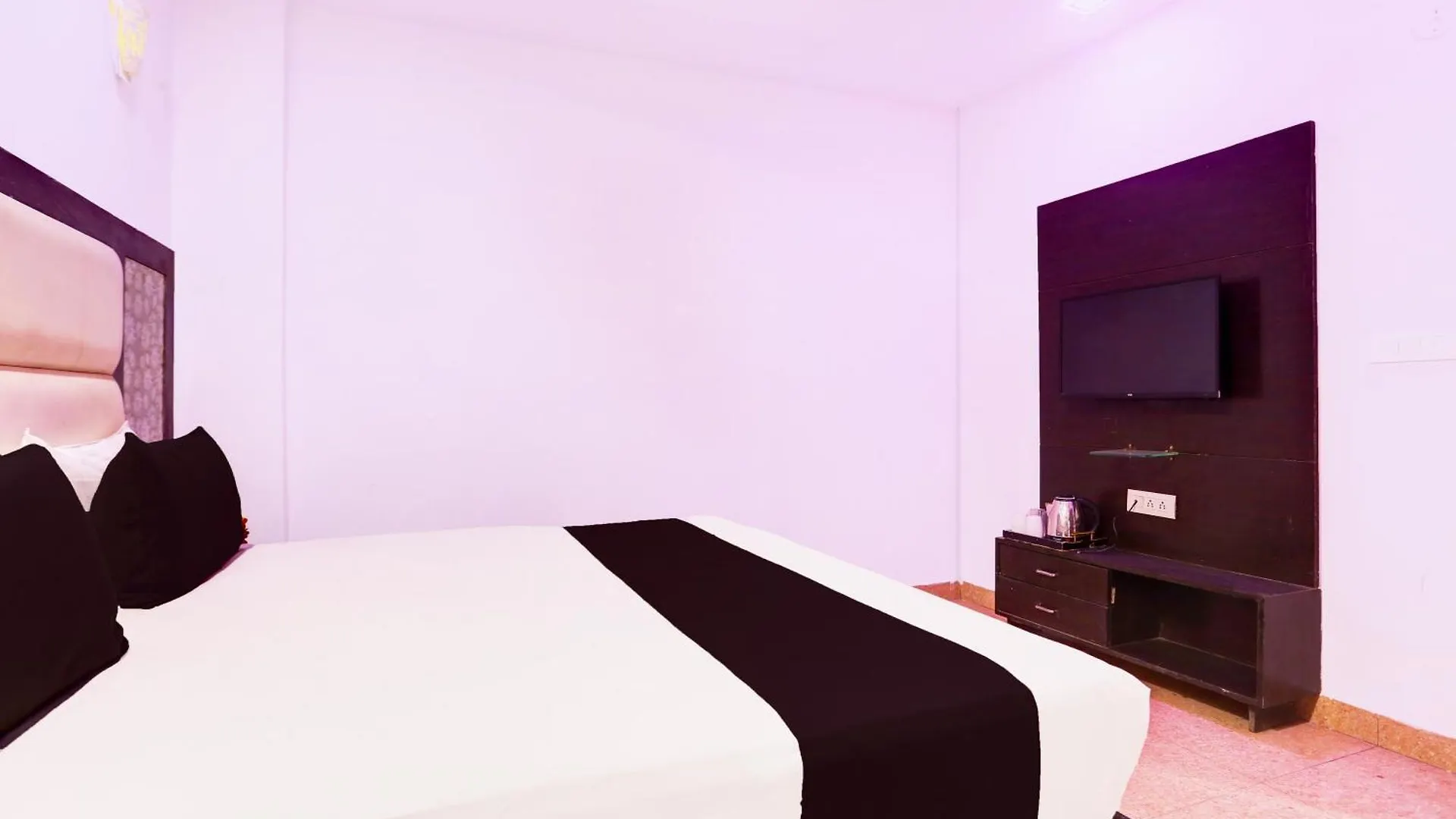 Hotel O Grandfather Tajganj
