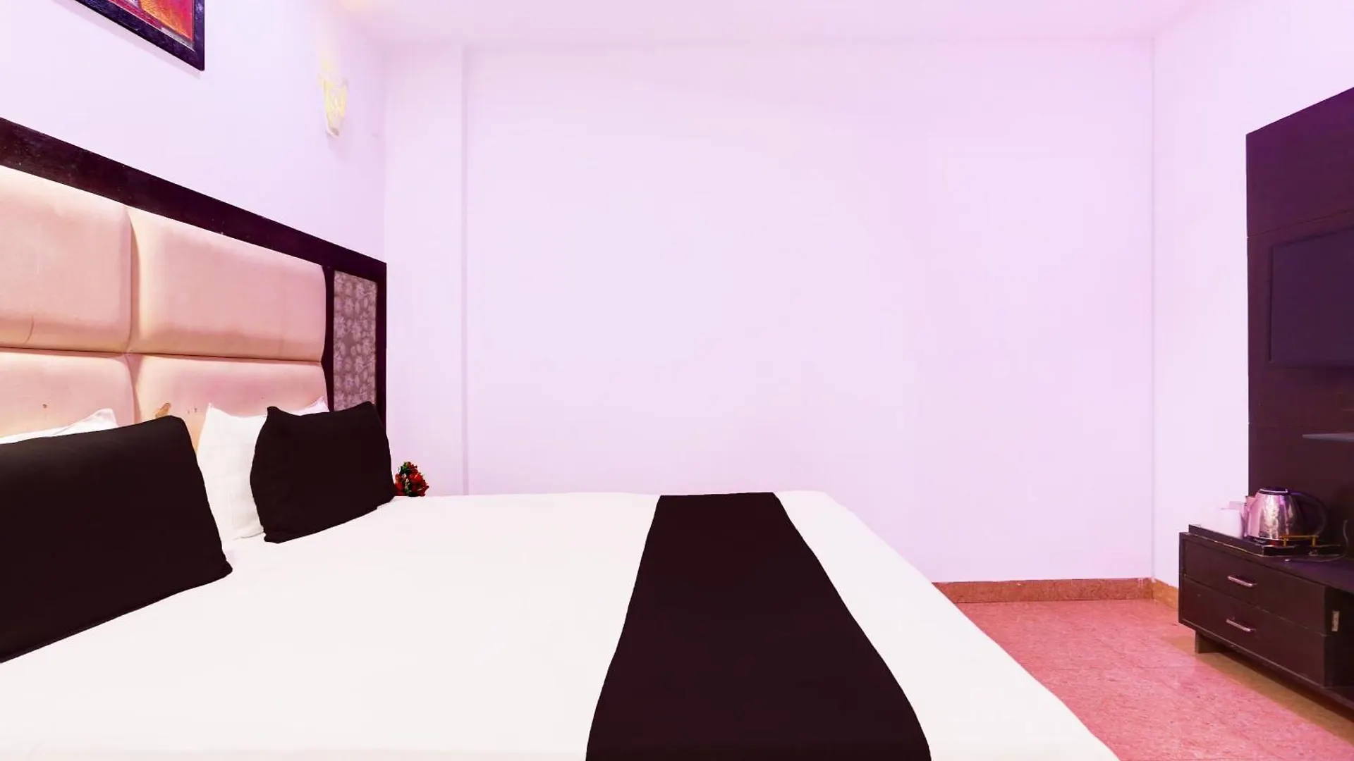Hotel O Grandfather Tajganj