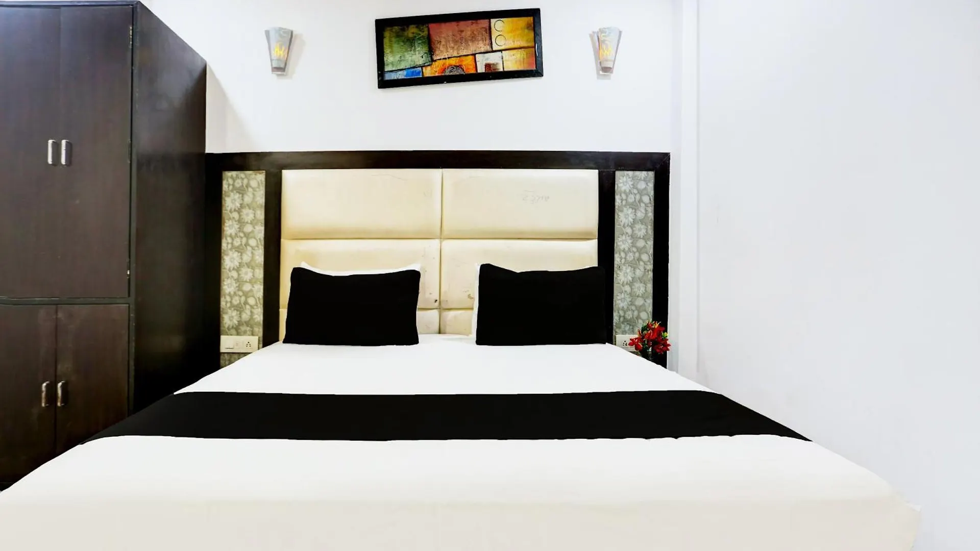 Hotel O Grandfather Tajganj
