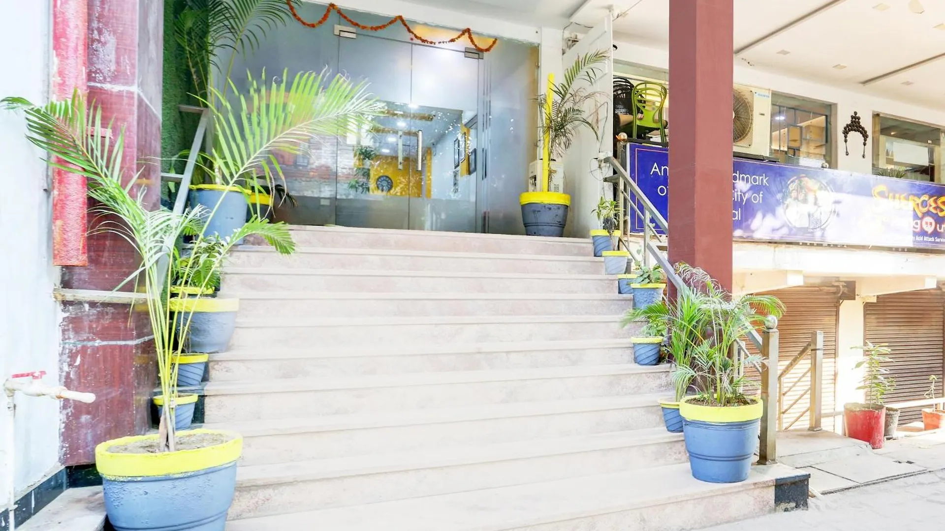 Hotel O Grandfather Tajganj